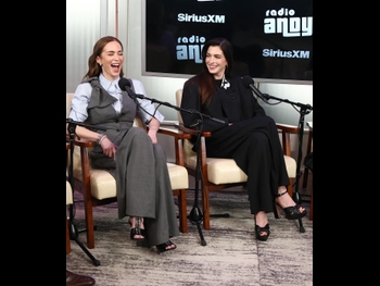  alt="Anne Hathaway (i)"