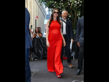  alt="Anne Hathaway (i)"