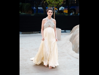  alt="Anne Hathaway (i)"