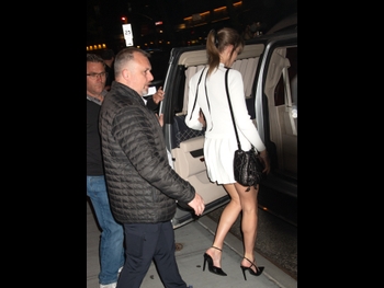  alt="Taylor Swift"