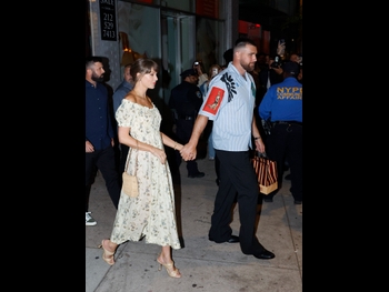  alt="Taylor Swift"