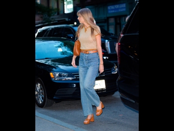  alt="Taylor Swift"