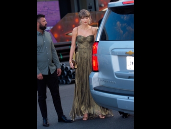 alt="Taylor Swift"
