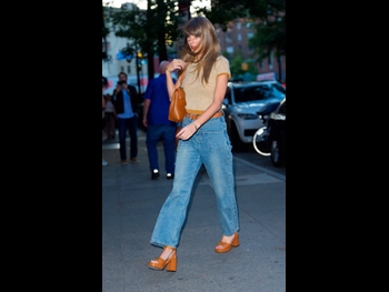  alt="Taylor Swift"