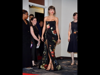  alt="Taylor Swift"