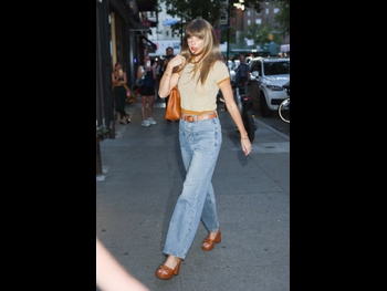  alt="Taylor Swift"