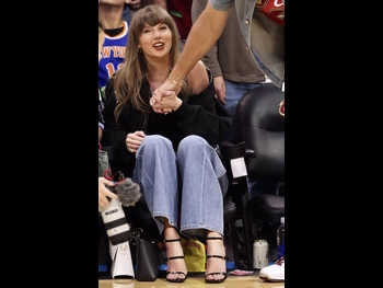  alt="Taylor Swift"