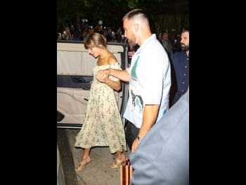  alt="Taylor Swift"