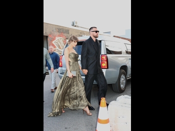  alt="Taylor Swift"