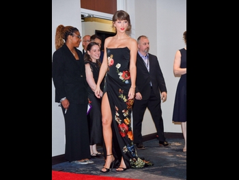  alt="Taylor Swift"