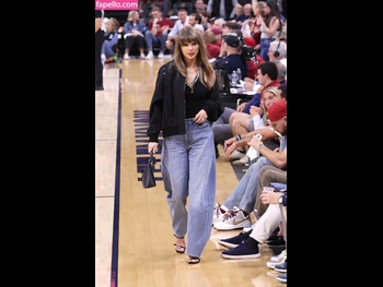  alt="Taylor Swift"