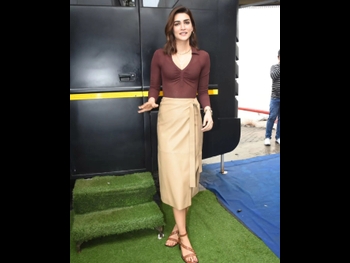  alt="Kriti Sanon"
