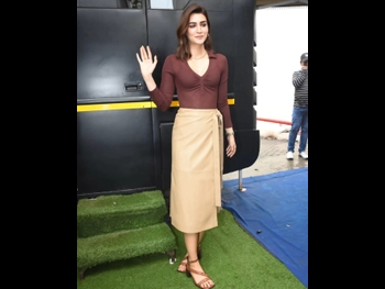  alt="Kriti Sanon"