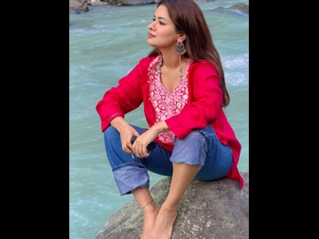  alt="Avneet Kaur"