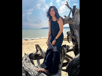  alt="Shreya Dhanwanthary"