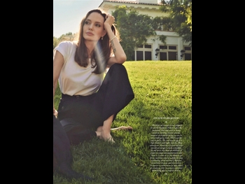  alt="Angelina Jolie"