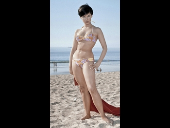  alt="Yvonne Craig"