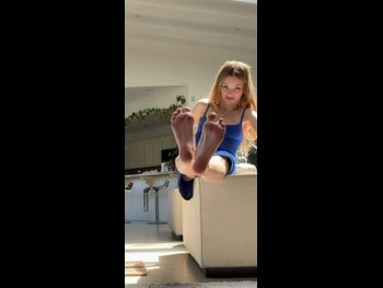  alt="Izabella Miko"