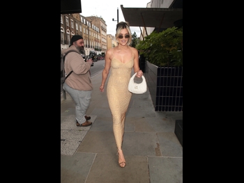  alt="Ashley Roberts (i)"