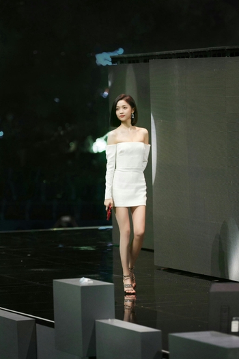Xuanyi Wu