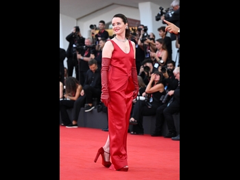  alt="Claire Foy"