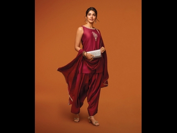  alt="Pooja Hegde"