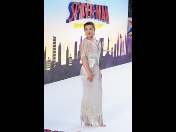  alt="Florence Pugh"