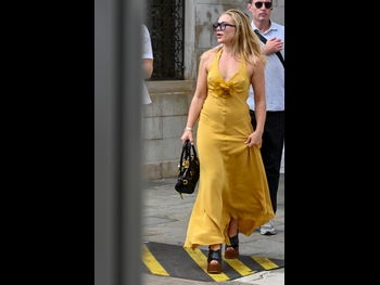  alt="Florence Pugh"