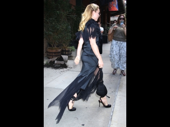  alt="Florence Pugh"