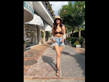  alt="Karishma Tanna"