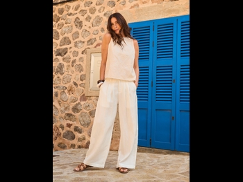  alt="Lisa Snowdon"