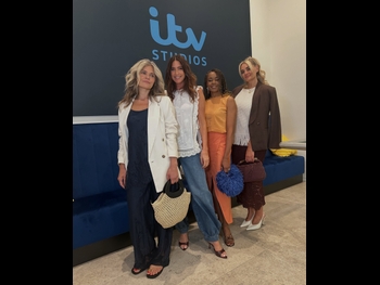  alt="Lisa Snowdon"