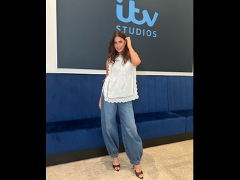  alt="Lisa Snowdon"