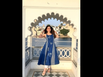  alt="Shiwali Bhola"