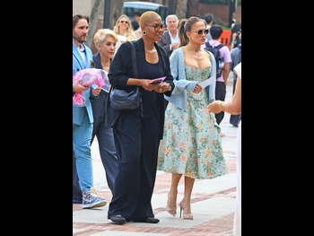  alt="Jennifer Lopez (i)"