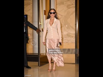  alt="Jennifer Lopez (i)"