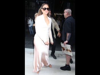  alt="Jennifer Lopez (i)"