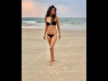  alt="Nia Sharma"