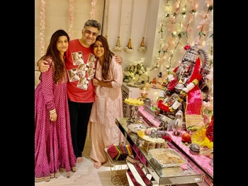  alt="Nia Sharma"