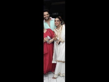  alt="Nia Sharma"