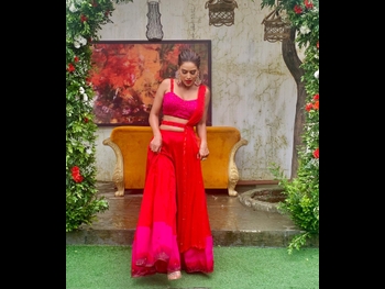  alt="Nia Sharma"