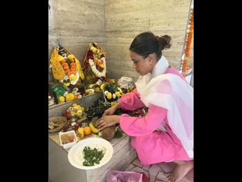  alt="Nia Sharma"