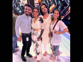  alt="Nia Sharma"