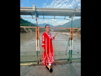 alt="Nia Sharma"