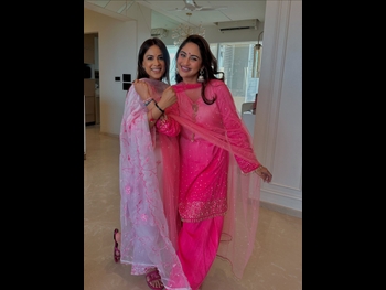  alt="Nia Sharma"