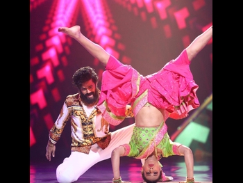  alt="Nia Sharma"