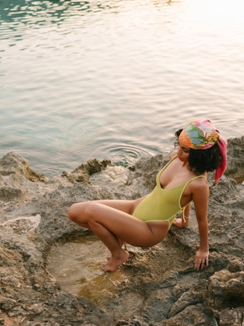 Nazanin Mandi