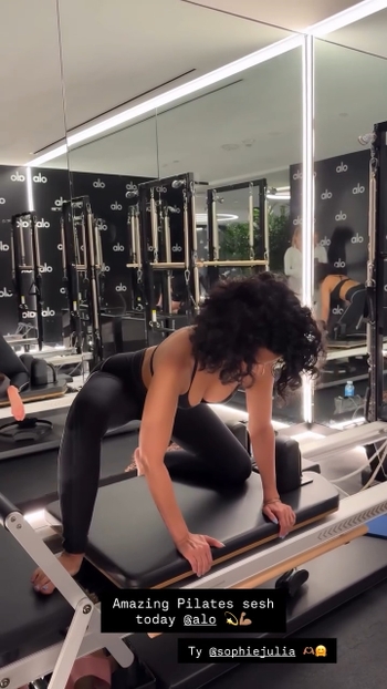 Nazanin Mandi