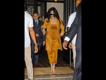  alt="Rihanna"