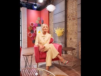  alt="Laura Whitmore"